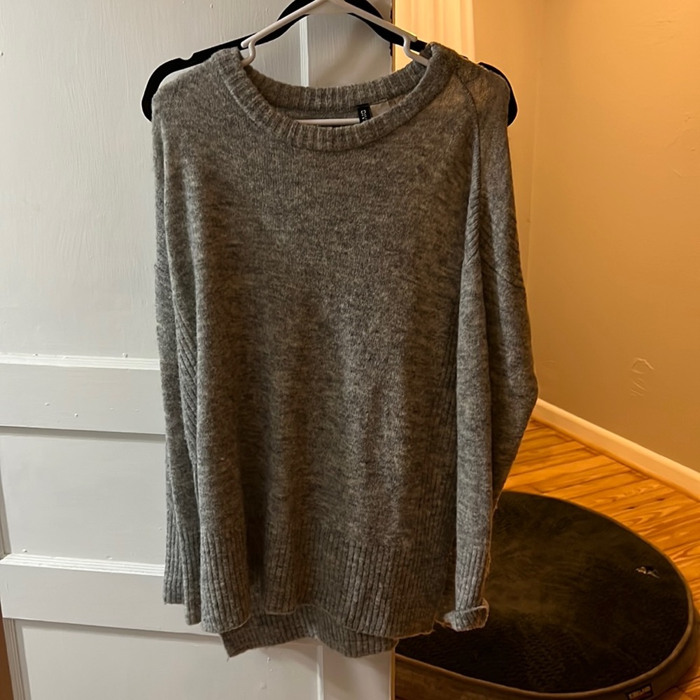 H&M gray sweater